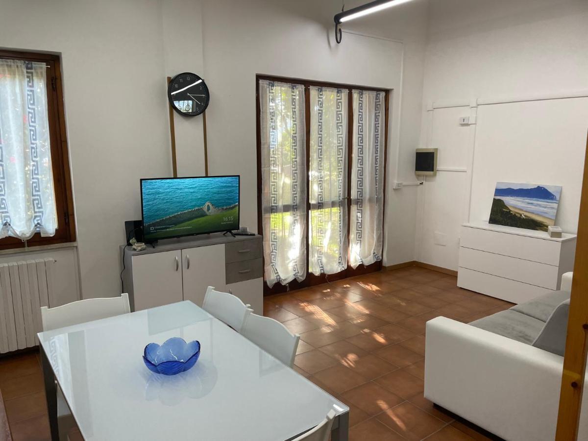 Appartamento In Villa Con Giardino Vicino Al Mare Bella Farnia Exterior photo